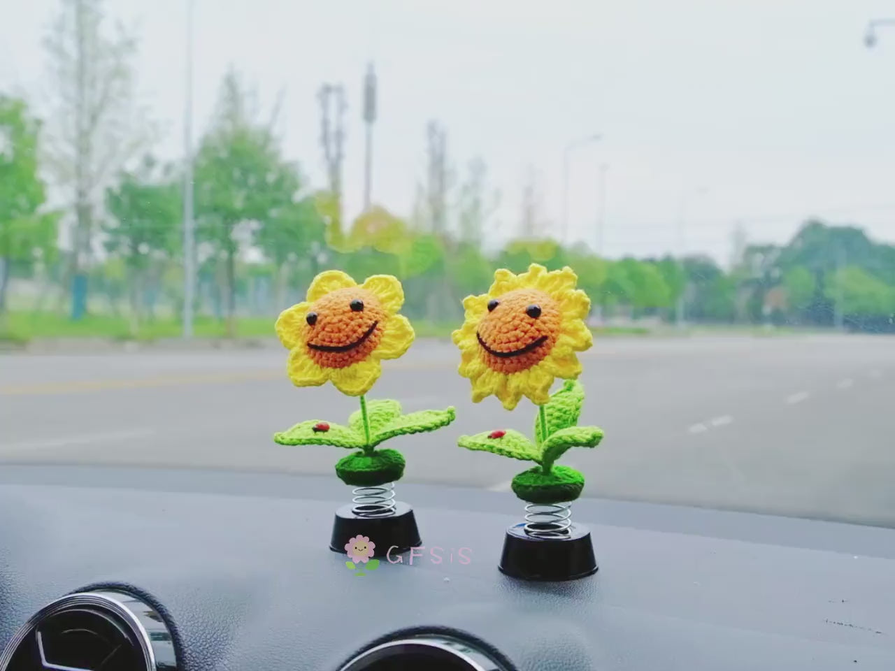 Crochet Smiley Sunflower Car Dashboard Decor, Bobblehead Sunflower Car Interior Accessories for Women, Boho Car Accessory, Car Air Freshener