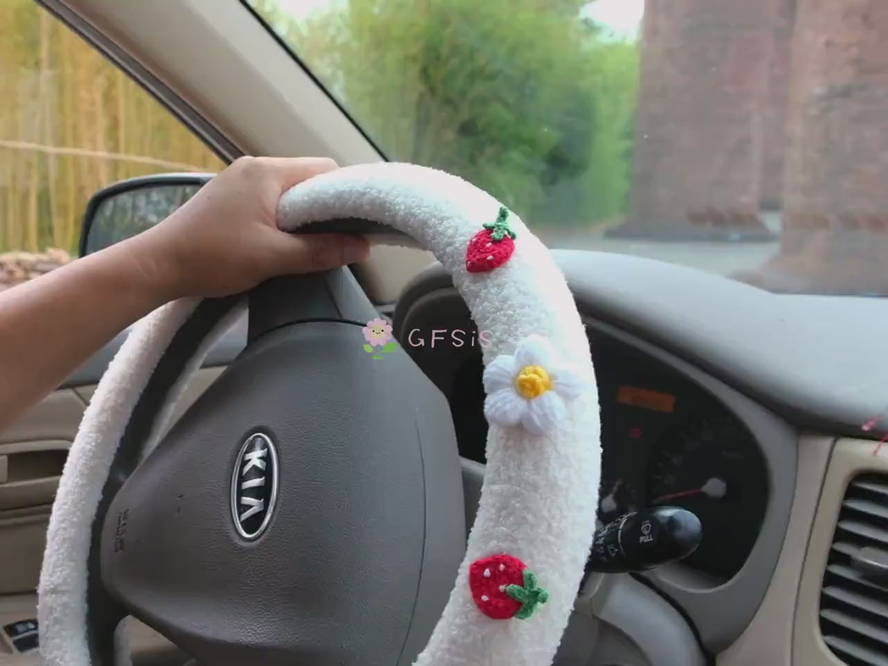 Crochet Strawberry& Daisy Steering Wheel Cover, Berber Fleece Boho Steering Wheel Cover with Grip, Car Interior Accessory for Women