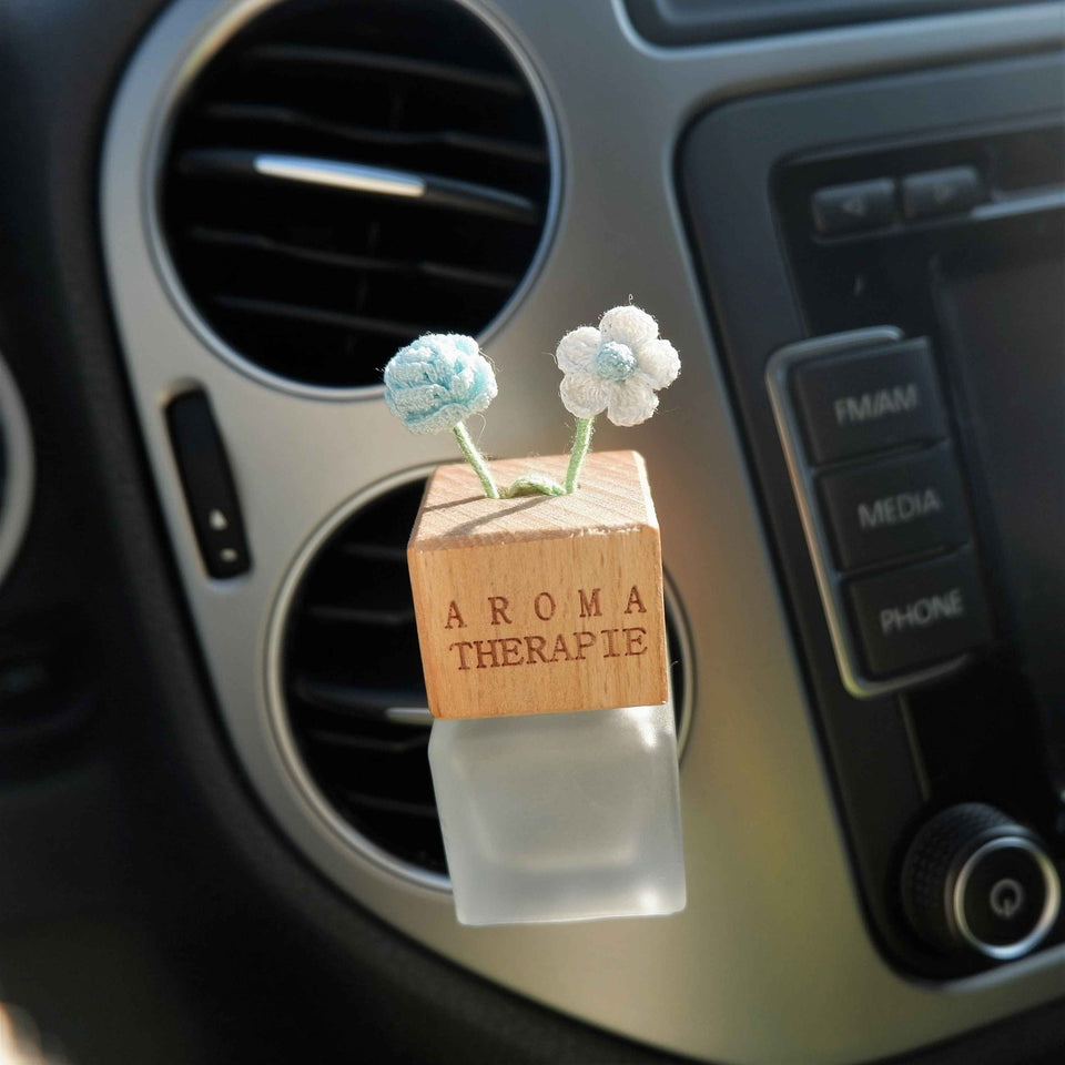 Micro flower car vent clip diffuser bottle with glass bottle and crochet flowers