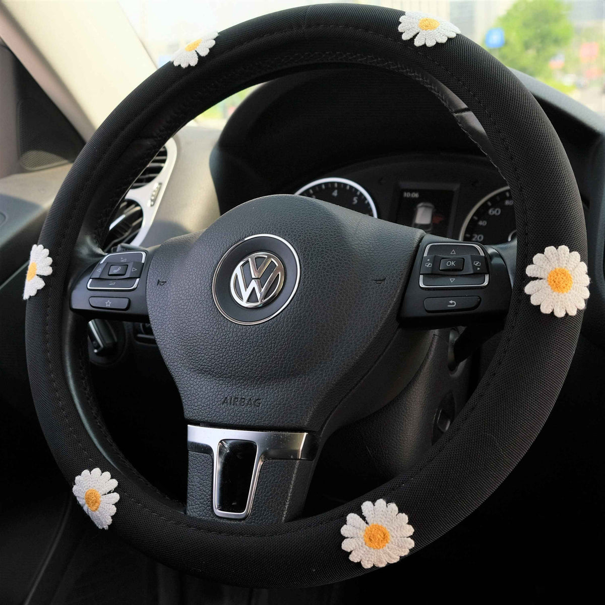 Daisy patch steering wheel cover for 14.5 to 15 inch wheels