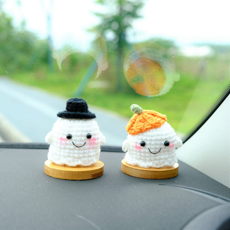 Crochet Ghost Dolls Car Dashboard Decor, Cute Smiley Ghost Car Dashboard Accessory, Anime Interior Car Accessory for Teens, Halloween Gift