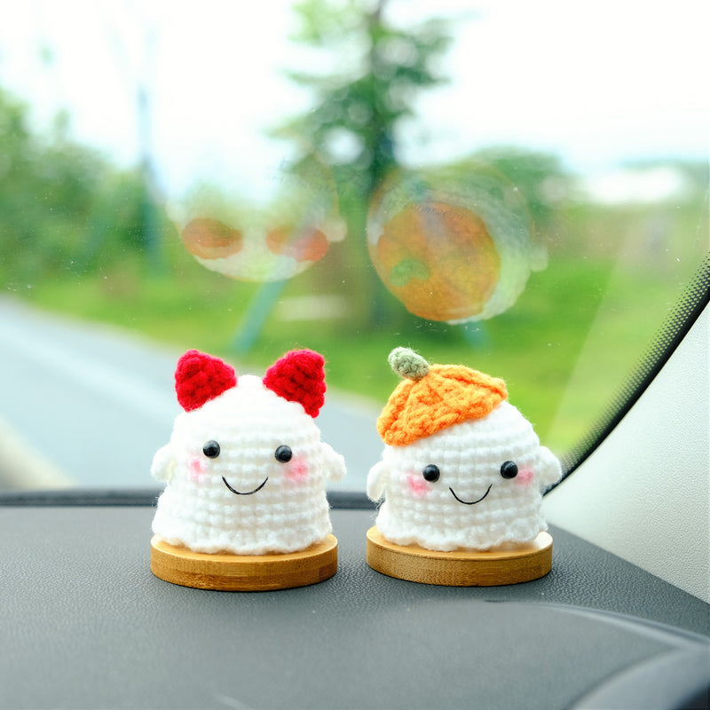 Crochet Ghost Dolls Car Dashboard Decor, Cute Smiley Ghost Car Dashboard Accessory, Anime Interior Car Accessory for Teens, Halloween Gift