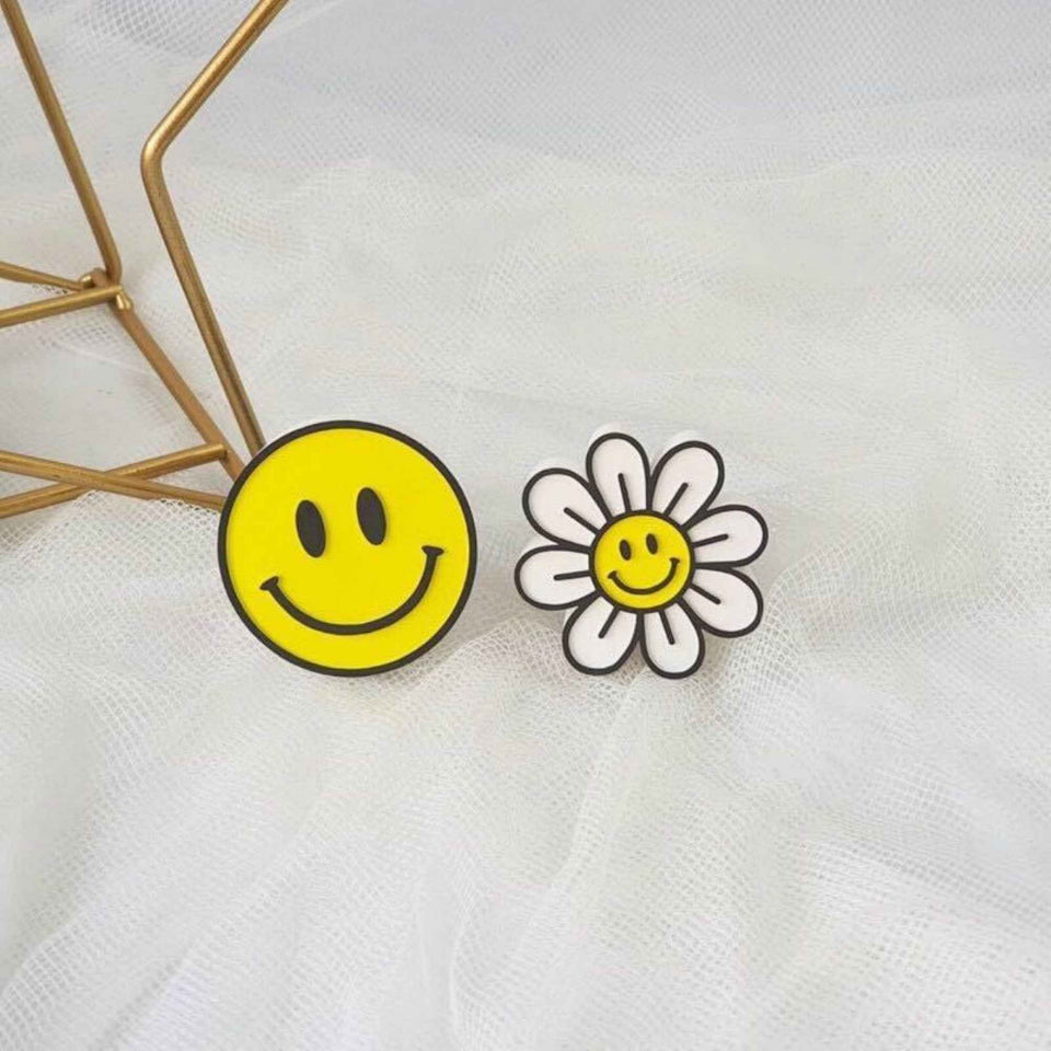 Smiley face and daisy vent clip set for fresh car fragrance
