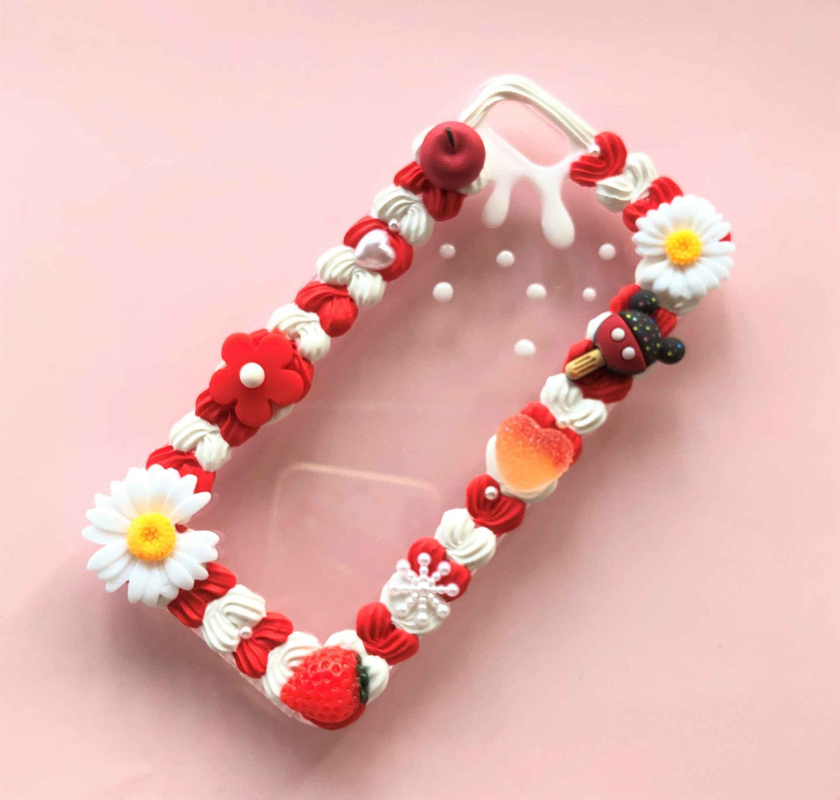Handmade daisy phone case with 3D cream edge design