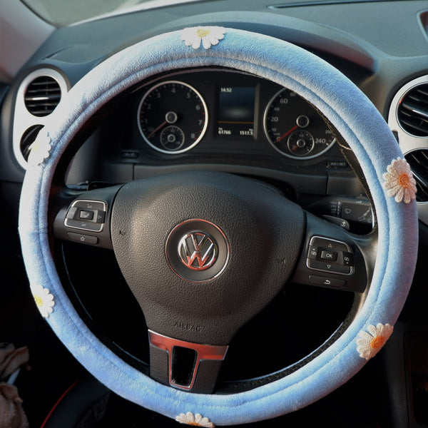 Cute Fleece Steering Wheel Cover, Daisy Steering Wheel Cover, Winter Plush Car Accessories for Women/Men, Handmade Steering Wheel Cover