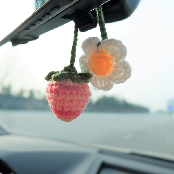 Crochet Strawberry & Daisy Car Hanging Accessories, Kawaii Gradient Strawberry Car Mirror Hanging Accessory for Women, Car Interior Decor