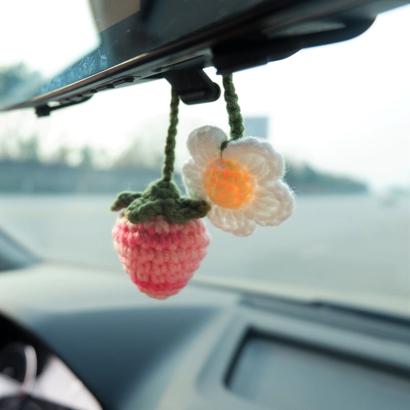 Crochet Strawberry & Daisy Car Hanging Accessories, Kawaii Gradient Strawberry Car Mirror Hanging Accessory for Women, Car Interior Decor