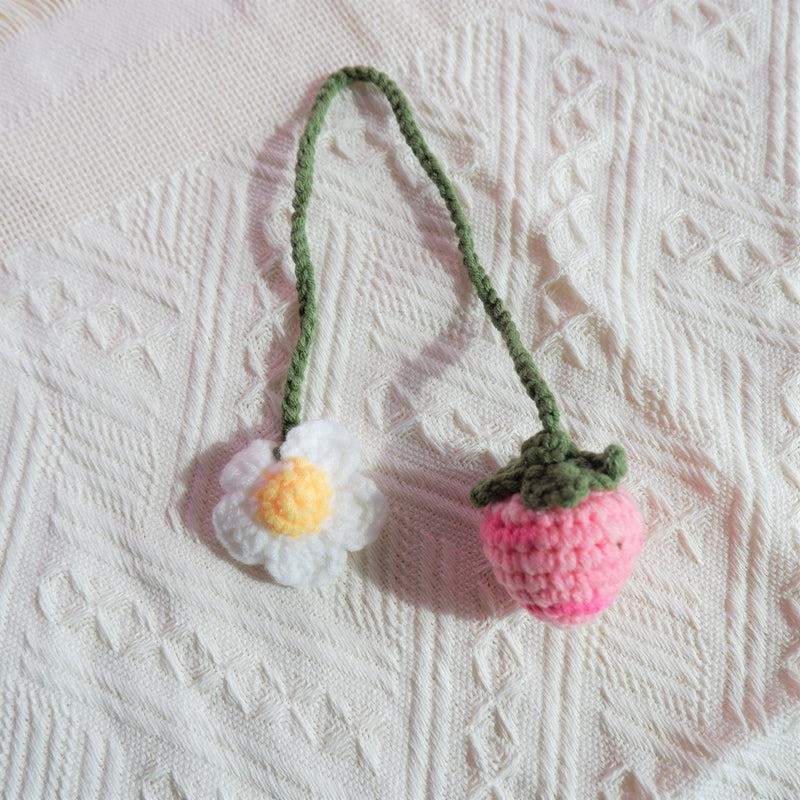 Crochet Strawberry & Daisy Car Hanging Accessories, Kawaii Gradient Strawberry Car Mirror Hanging Accessory for Women, Car Interior Decor