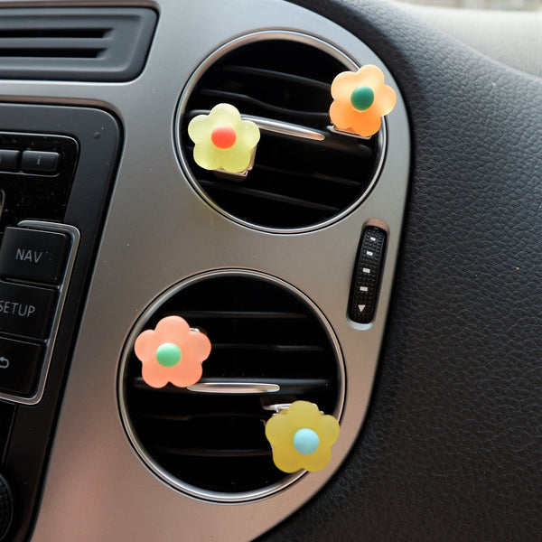 4pcs Car Vent Clips, Resin Daisy Car Accessory, Matte Flower Car Air Vent Clip, Cute Car Accessory for Women, Flower Magnets for Car/Fridge