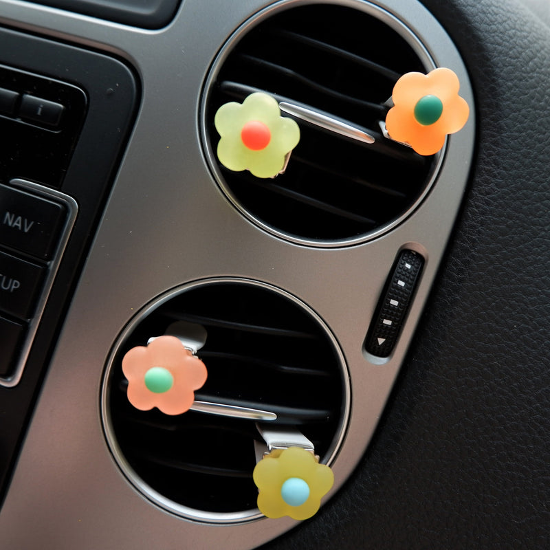 4pcs Car Vent Clips, Resin Daisy Car Accessory, Matte Flower Car Air Vent Clip, Cute Car Accessory for Women, Flower Magnets for Car/Fridge