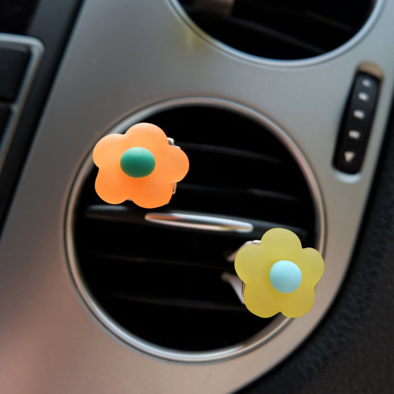 4pcs Car Vent Clips, Resin Daisy Car Accessory, Matte Flower Car Air Vent Clip, Cute Car Accessory for Women, Flower Magnets for Car/Fridge