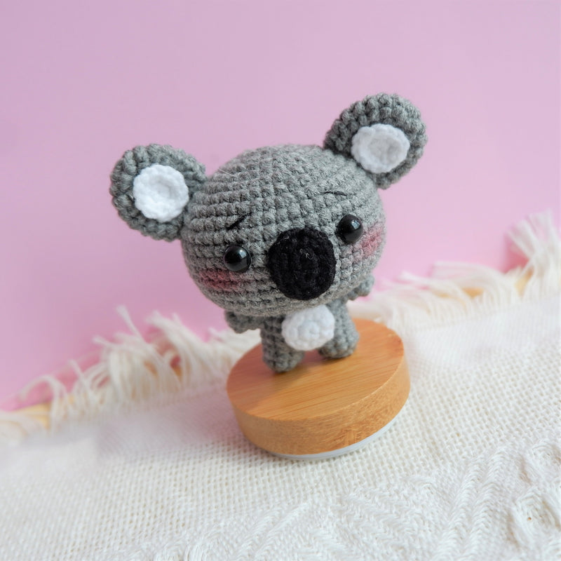 Cute Koala Car Dashboard Decor, Crochet Animal Car Accessories for Teens/Women, Kawaii Car Interior Decoration, Mini Car Accessories