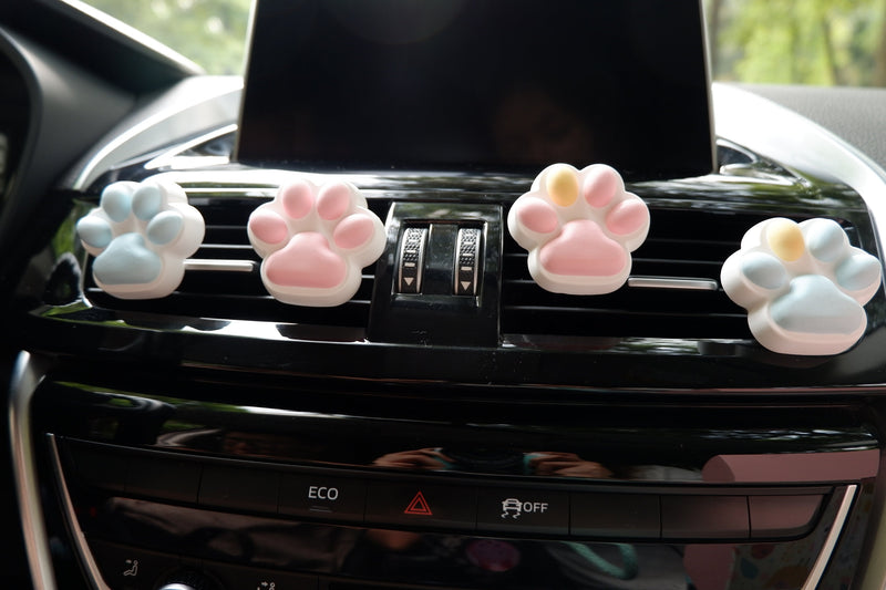 2Pcs/4Pcs Car Vent Clips Air Freshener, Cute Cat Paw Car Accessory for Women/Teen, Kawaii Car Interior Decor, Car Mask Hanger, Gift for Her